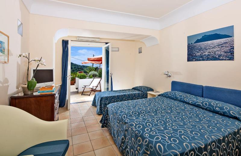 Triple Room image 4