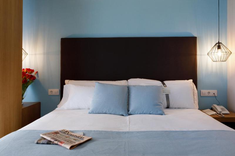 Double or Twin Room image 3