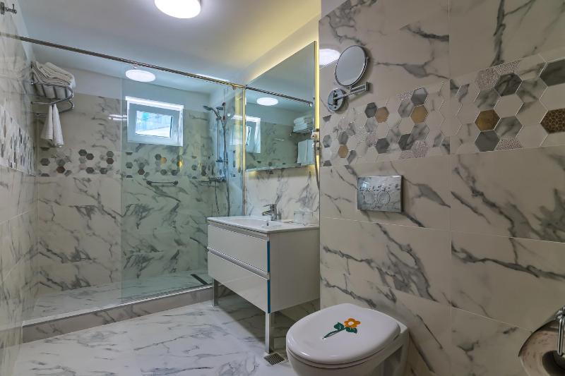 Superior Suite image 3