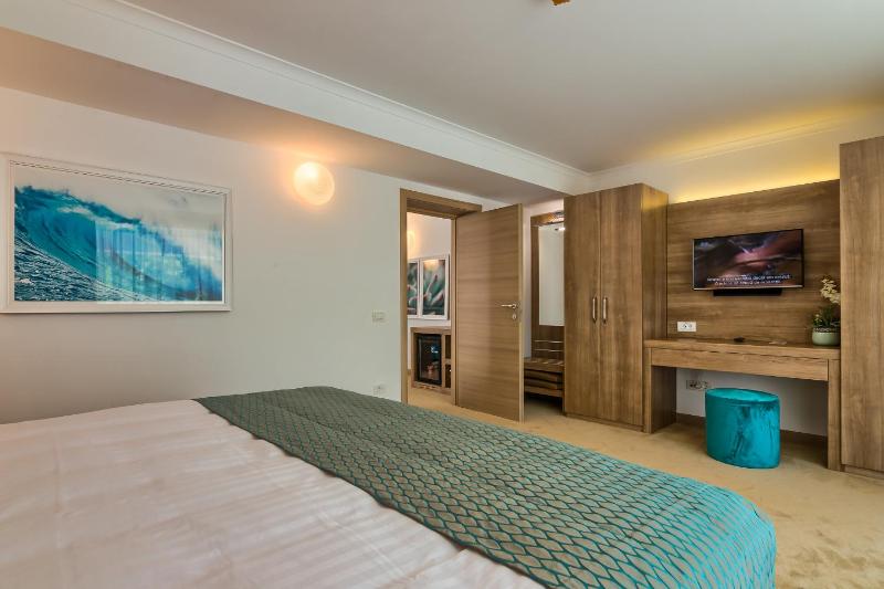 Superior Suite image 4