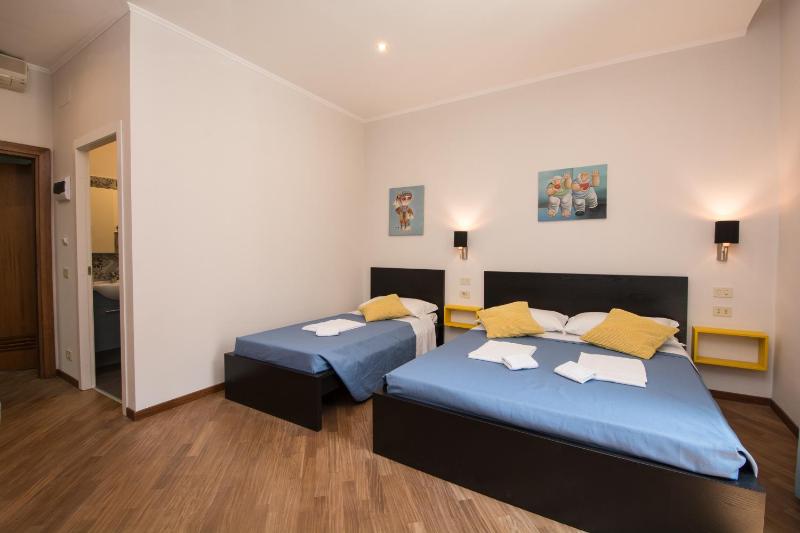 Comfort Triple Room with Shower image 4