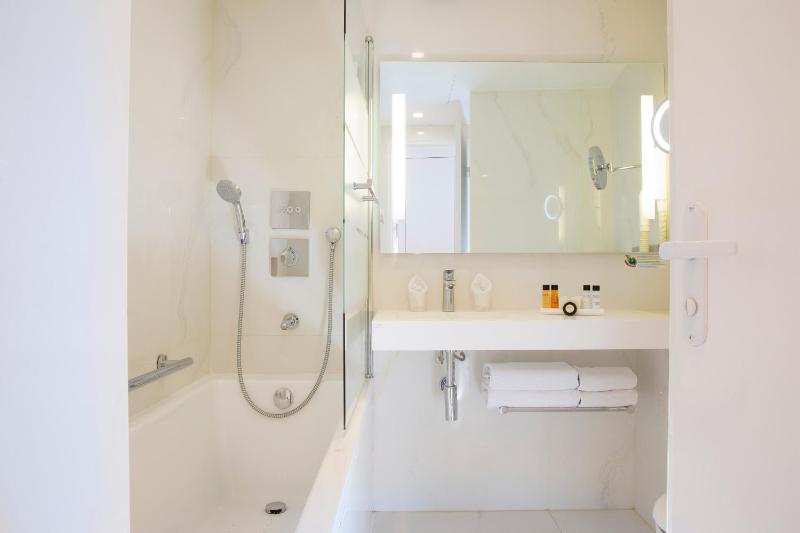 Deluxe Double Room with Spa Bath  image 3