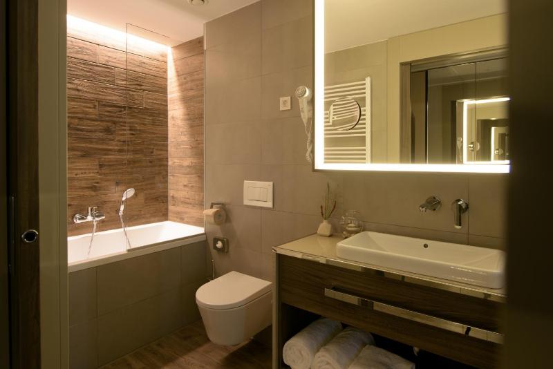 Superior Double or Twin Room with Balcony and Park View image 2