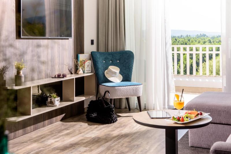 Family Suite with Balcony and Park View image 4