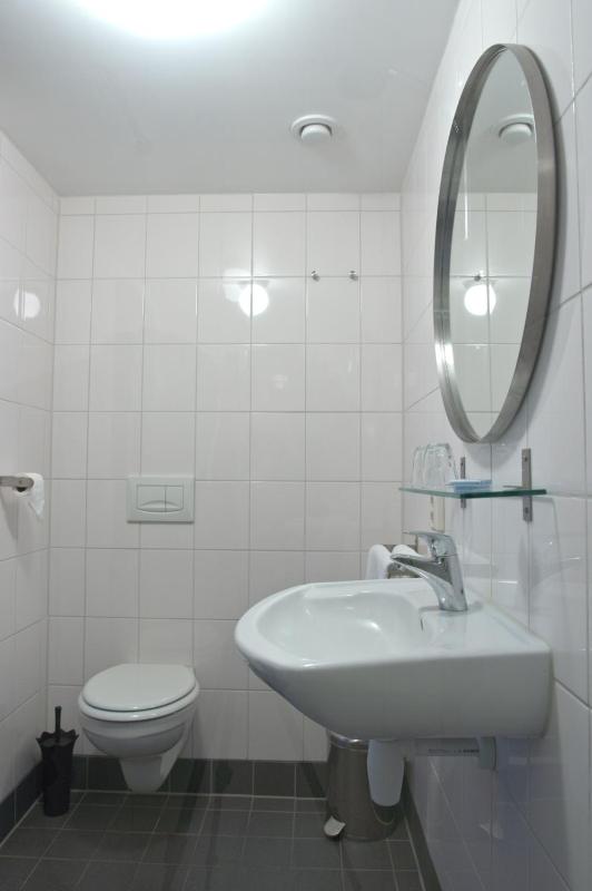Deluxe Twin Room image 4