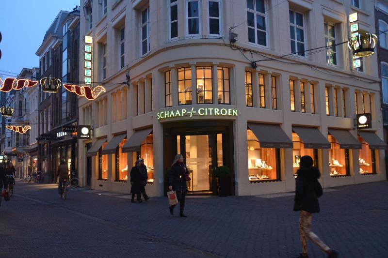 One-Bedroom Apartment image 4