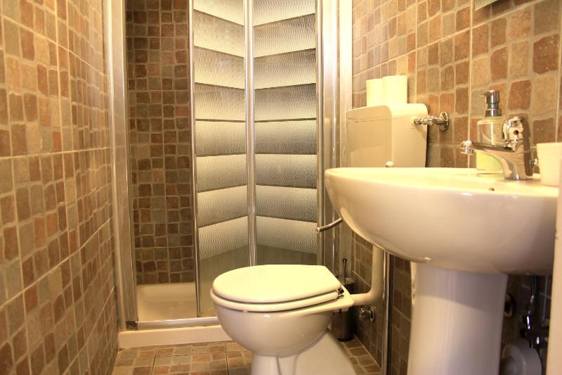 Quadruple Room with Private Bathroom image 2