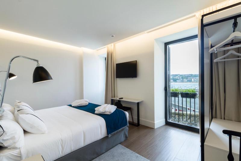 Double Room with Sea View image 4