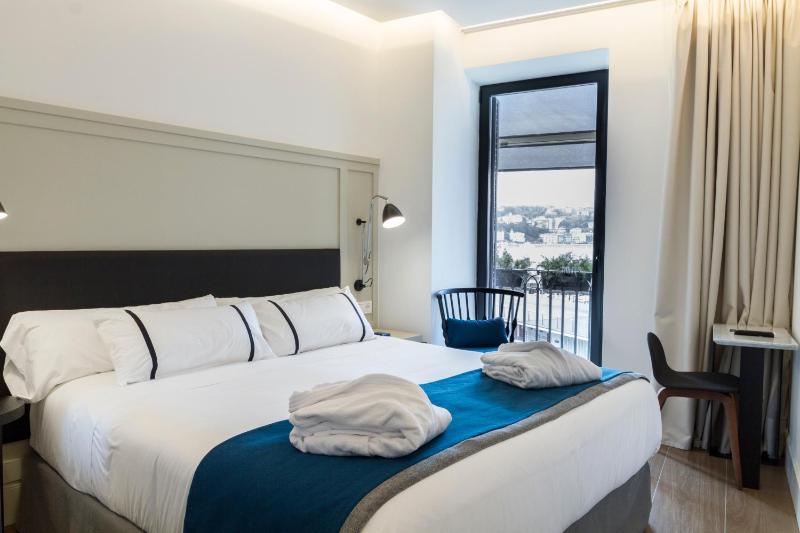 Double Room with Sea View image 1