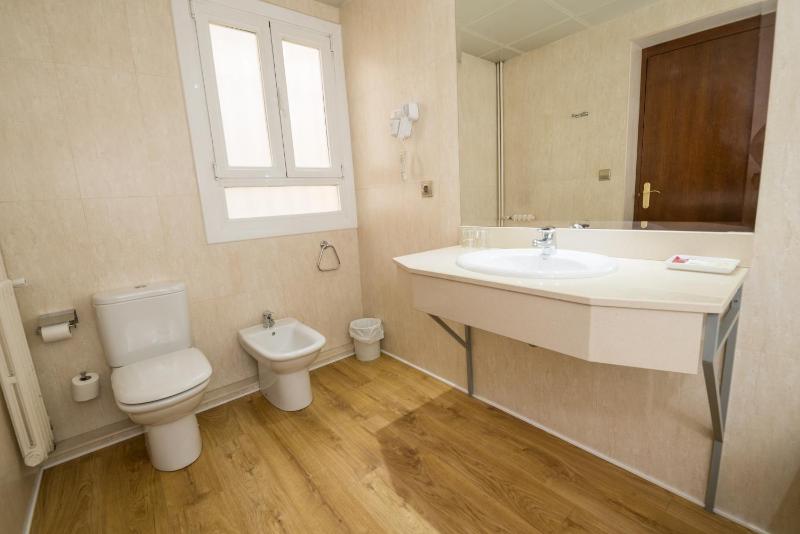 Double or Twin Room image 2
