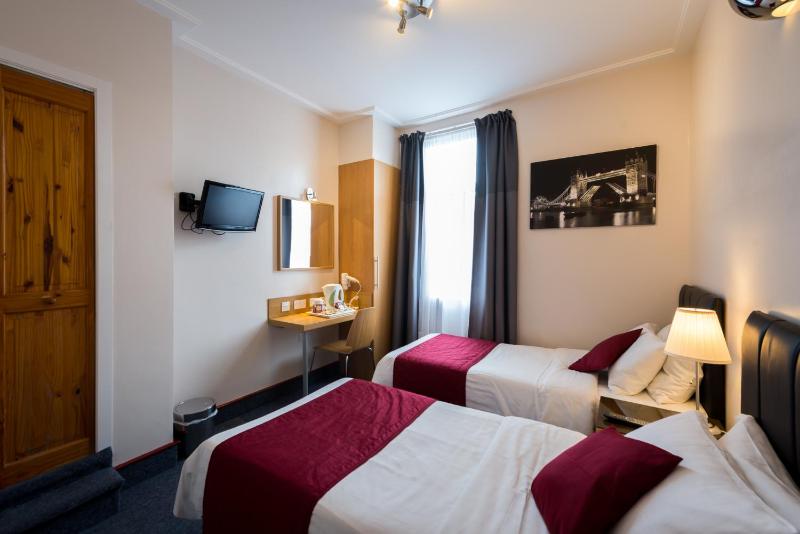 En-suite Twin Room image 2