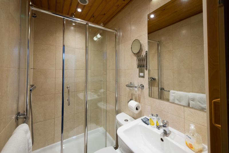 En-Suite Double Room image 4