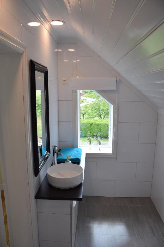 Deluxe Double Room with Side Sea View image 3
