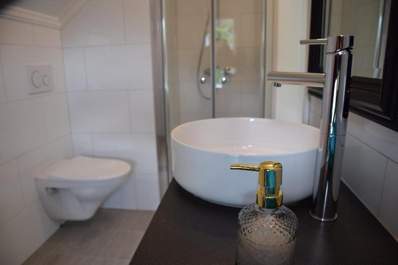 Deluxe Double Room with Side Sea View image 4