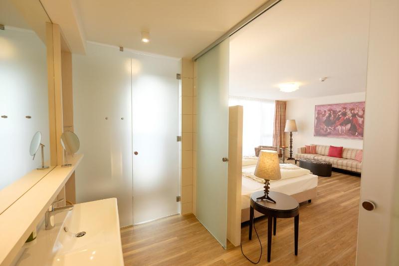 Junior Suite with Balcony image 3
