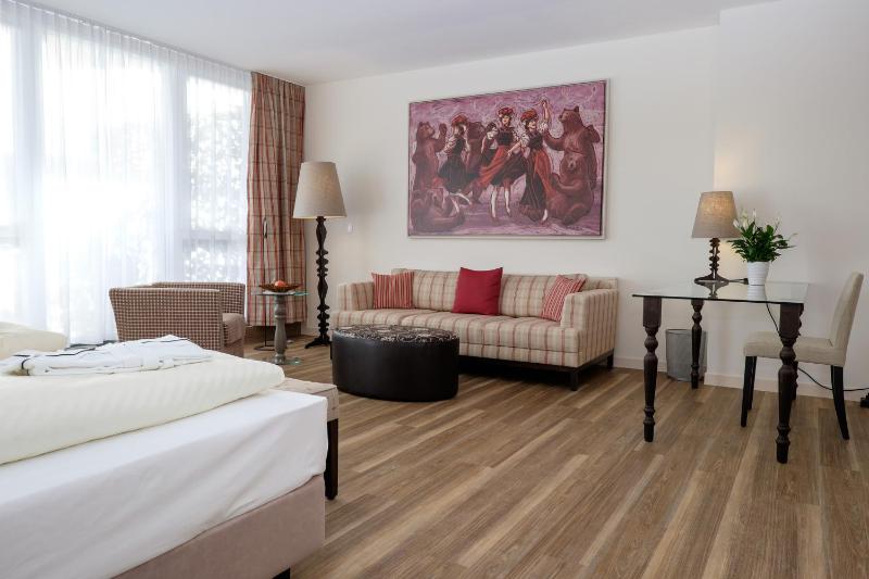 Junior Suite with Balcony image 4