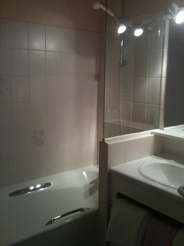 Twin Room image 2