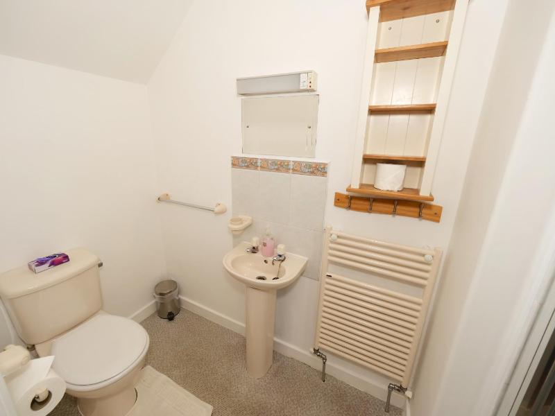 Twin Room image 2