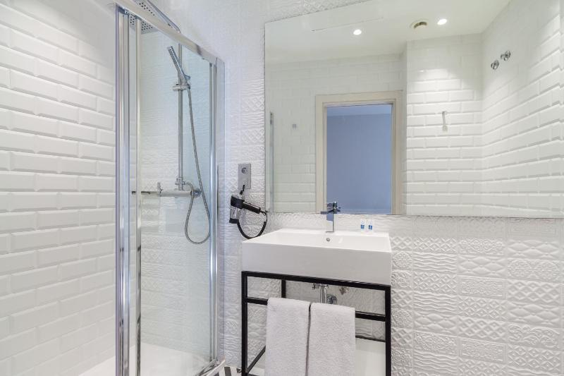 One-Bedroom Apartment image 1