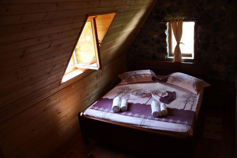 Twin Room with Bathroom image 3