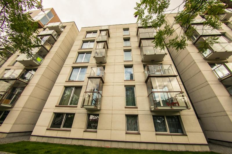 Spacious 130 m2 Apartment Near Center 2 Free Parking - image 10