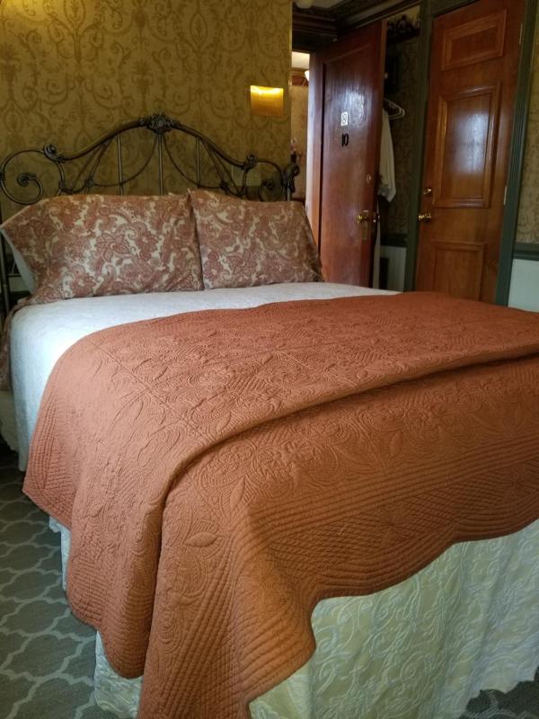 Double Room image 4