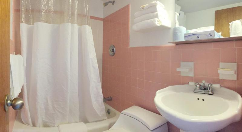 Family Suite with Kitchenette image 3
