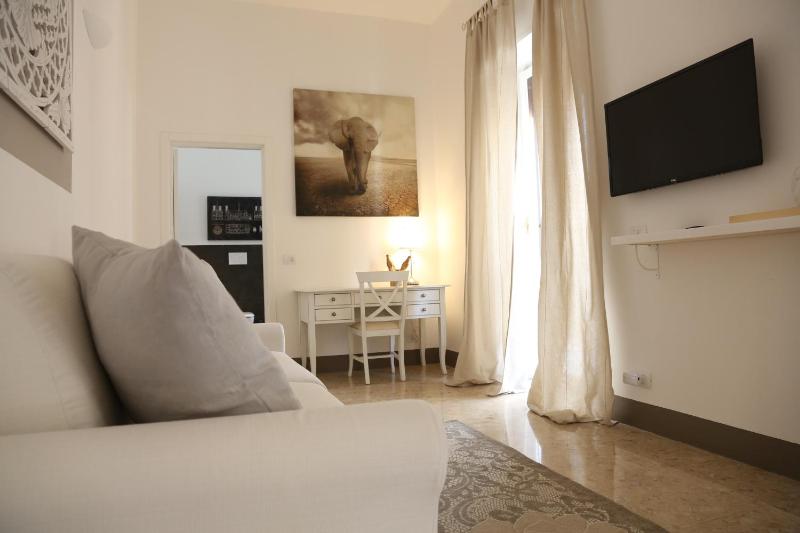 Large Double Room with Balcony image 4