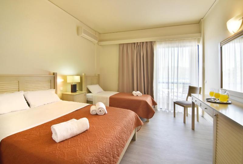 Deluxe Triple Room image 4