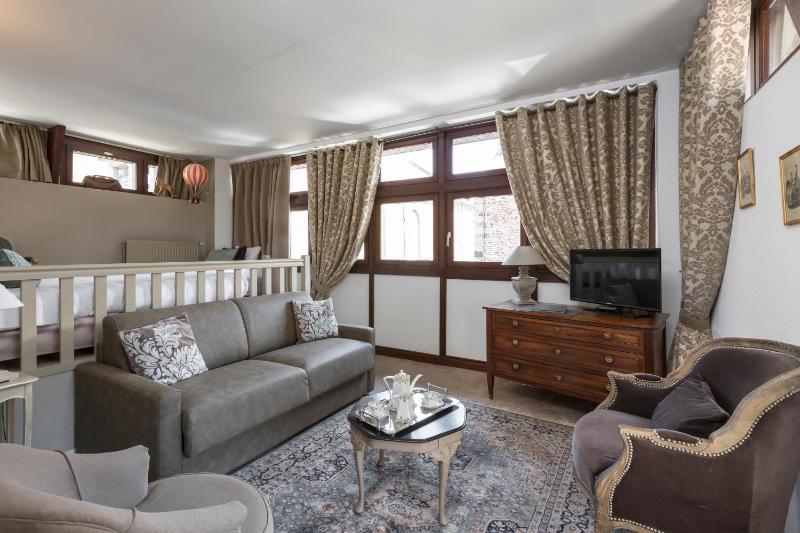 Deluxe Suite image 2