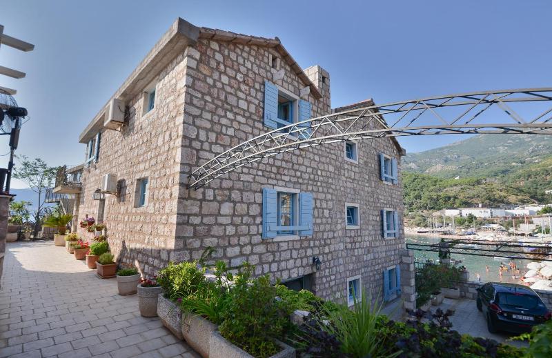 Three-Bedroom Villa (6 Adults) image 4