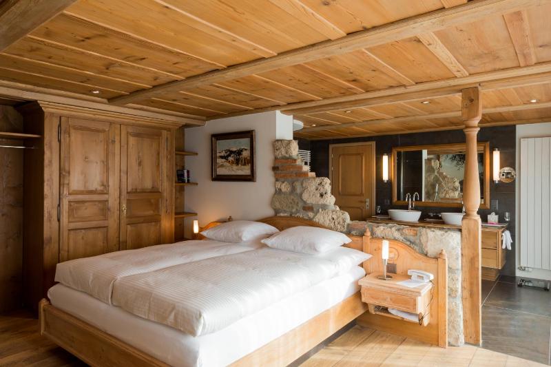Deluxe Junior Suite with Balcony and Panoramic View image 3