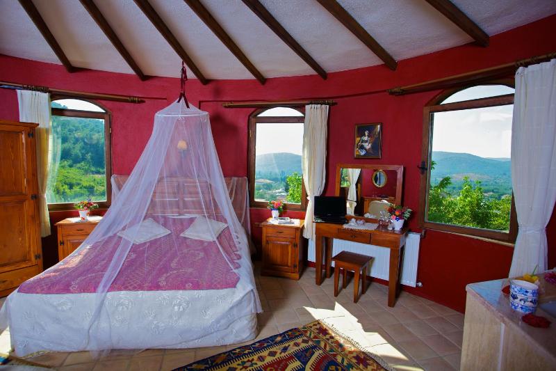 Honeymoon Suite image 4