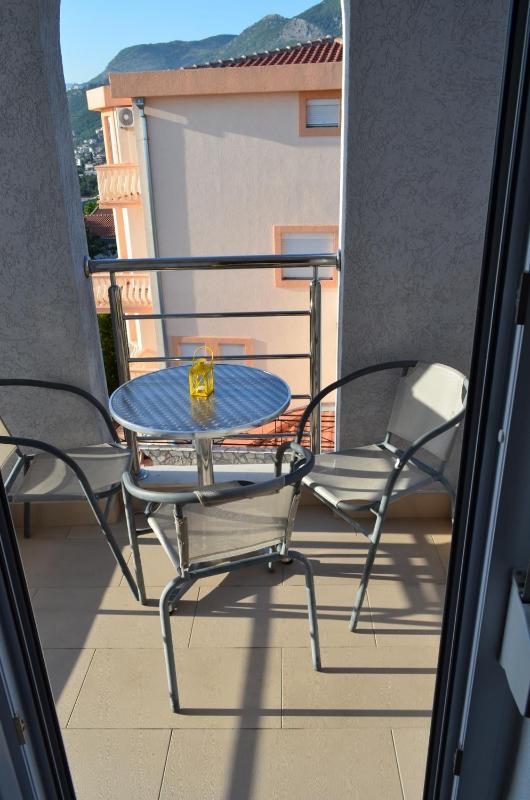 Studio (3 Adults) image 4