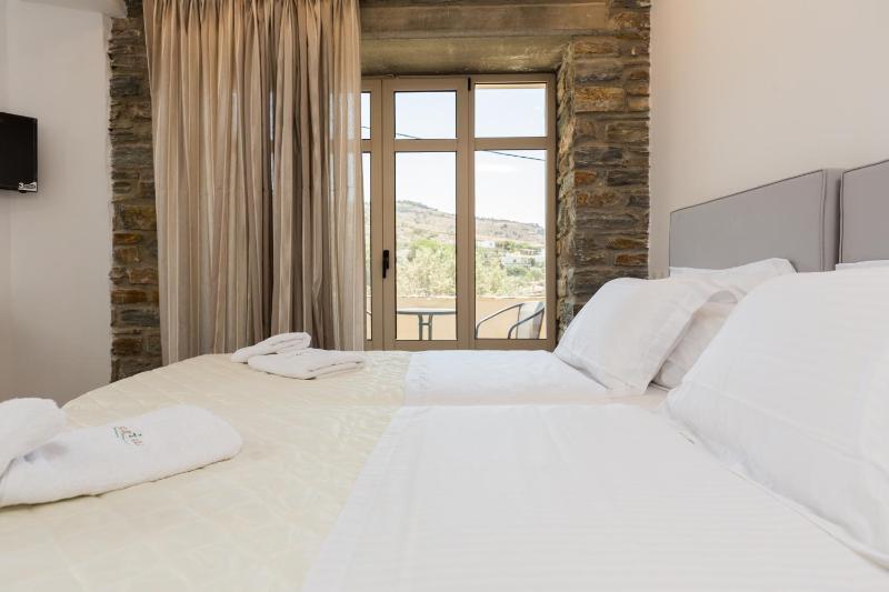 Comfort Double / Twin Room Side Sea view image 3