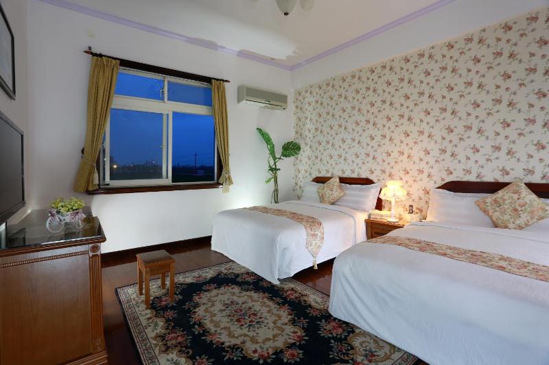 Deluxe Quadruple Room image 1