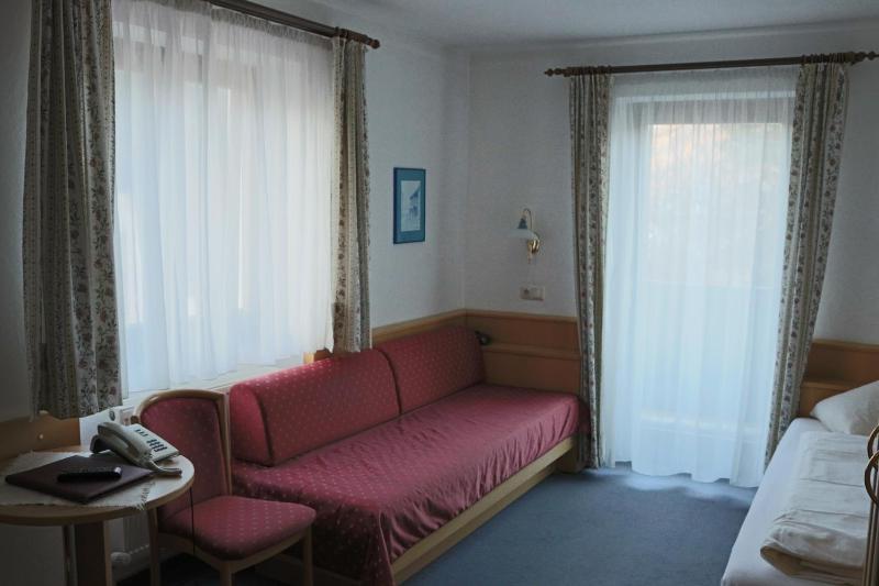 Single Room image 3