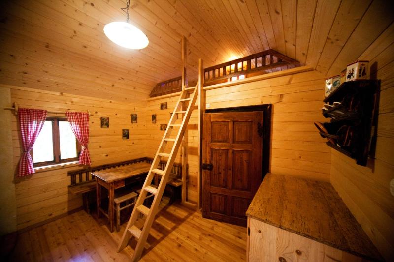 One-Bedroom Apartment image 3