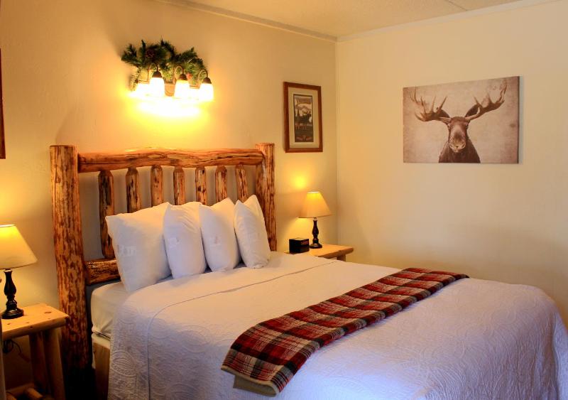 Queen Room image 4