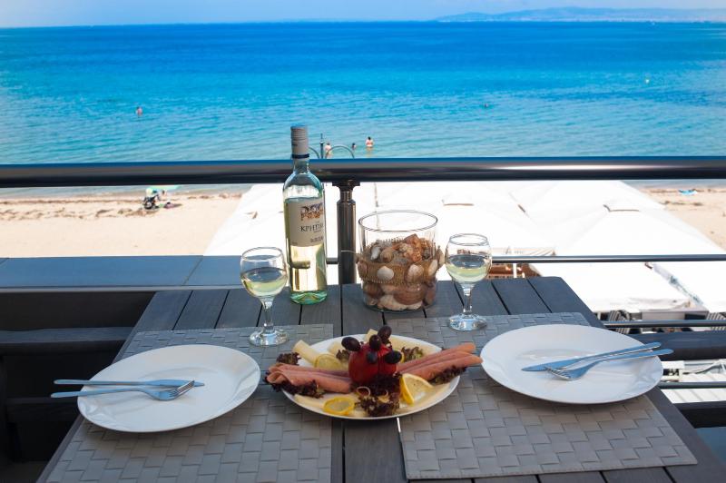 Studio Apartment with Sea View image 2