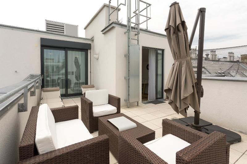 Mar Suite Apartments - Center - image 7