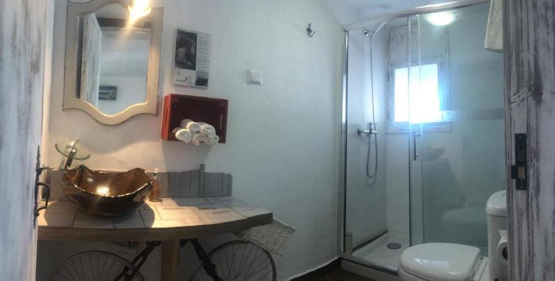 Double Room with Balcony image 2