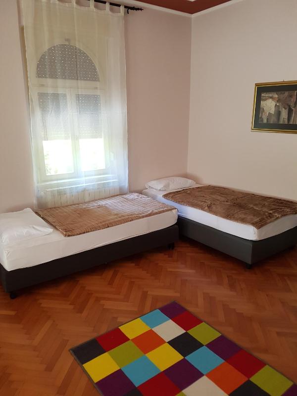 Quadruple Room with Shared Bathroom image 1