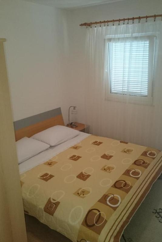 One-Bedroom Apartment with Balcony image 3