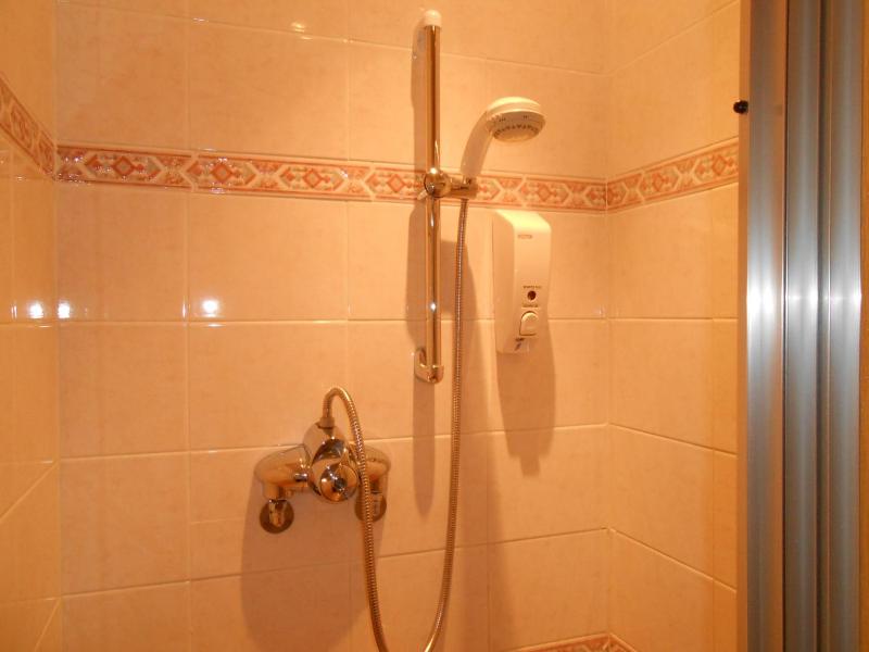Single Room image 4