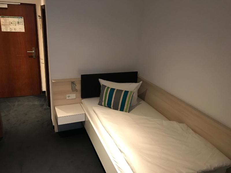 Single Room image 3