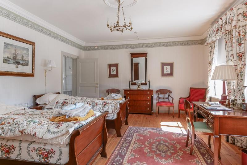 Superior Double or Twin Room with Garden View image 3
