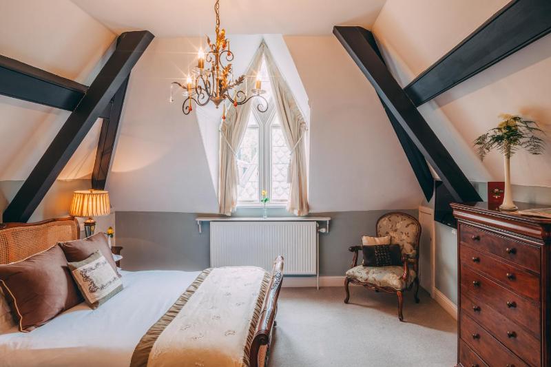 Standard Double Room image 3