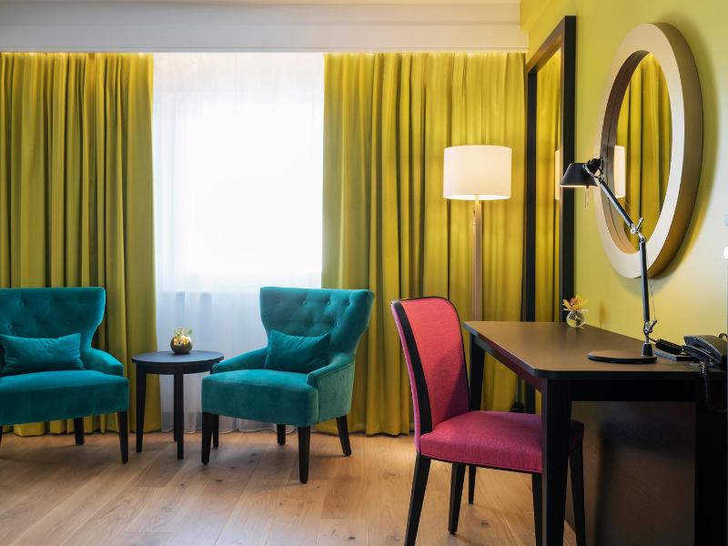 Standard Twin Room image 2