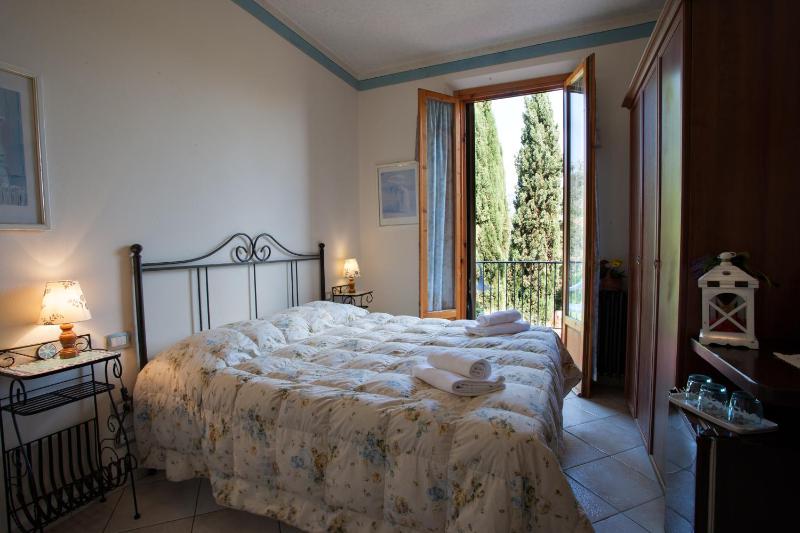 Double Room image 3